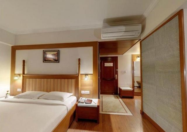 Parijatha Gateway Otel Bangalore Oda fotoğraf
